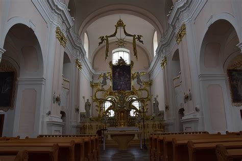 Ambona w kształcie łodzi w kościele Wizytek