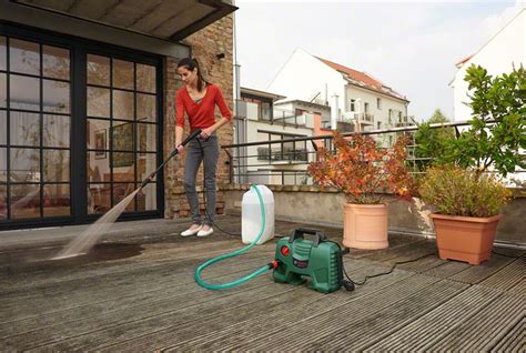 Myjka wysokociśnieniowa Bosch EasyAquatak 120 w akcji