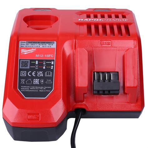 Akumulatory i ładowarka systemu Milwaukee M12