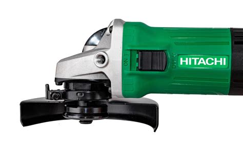 Szlifierka kątowa Hitachi w użyciu