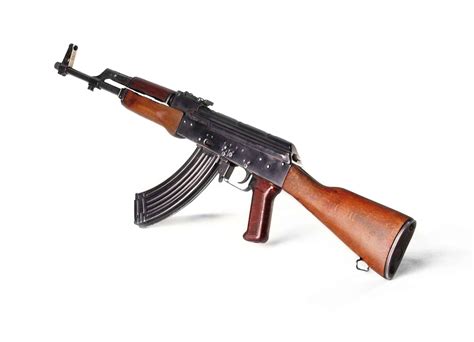 Karabinek AK-47 w rękach żołnierza