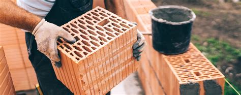 Przykłady pustaków ceramicznych: poryzowane i szlifowane