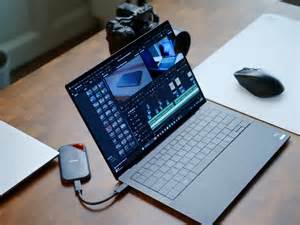 Wykres porównujący czas pracy na baterii Dell XPS 15 9570 w różnych trybach użytkowania