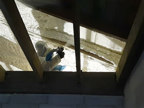 Proces natryskowego nakładania pianki poliuretanowej