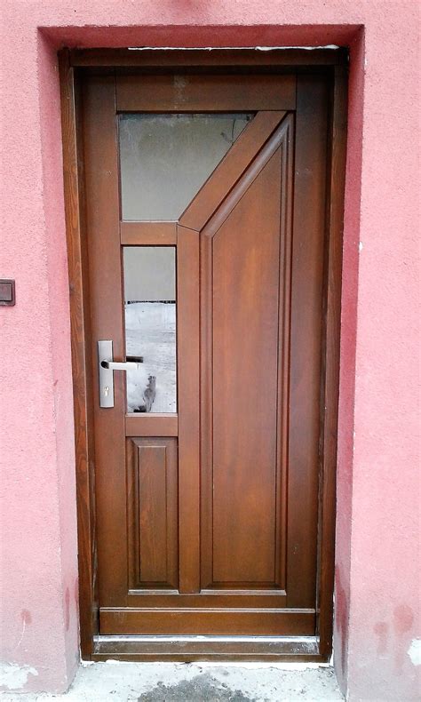 Drzwi wejściowe z drewna jesionowego