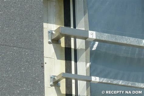 schemat mocowania balustrady przez styropian