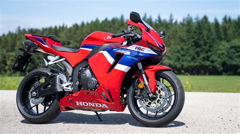 Aerodynamiczne winglety na Hondzie CBR 600 RR