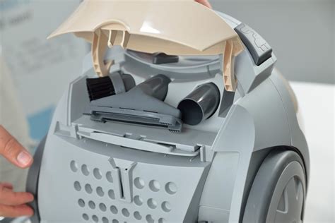 Schemat budowy odkurzacza Roboclean z zaznaczonymi kluczowymi elementami
