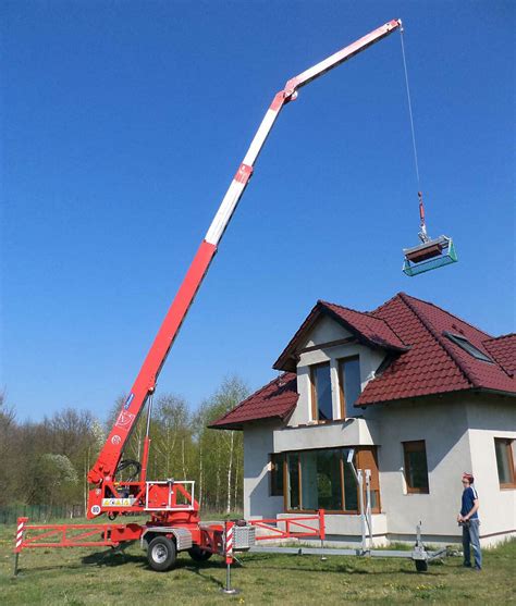 Dźwig dekarski w akcji