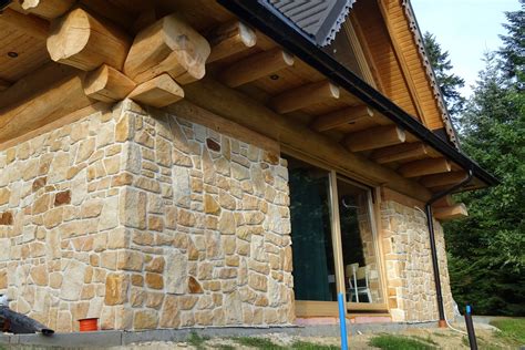 Różnorodne zastosowania kamienia elewacyjnego w architekturze