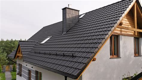 Przekrój dachówki betonowej Creaton Goteborg z zaznaczoną przestrzenią wentylacyjną