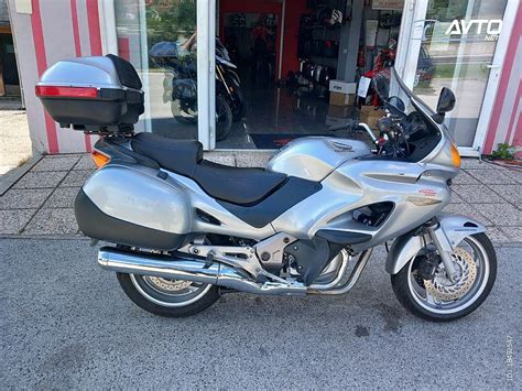 Honda Deauville 650 z bliska