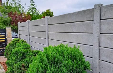 Przykładowe przęsło ogrodzenia betonowego z nowoczesnym wzorem