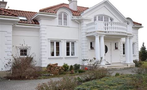 Detale elewacji domu bungalow - sztukateria