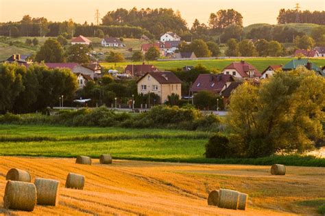Norweski krajobraz z domami prefabrykowanymi