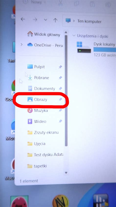 Zrzut ekranu z aplikacji mobilnej z ofertami garaży