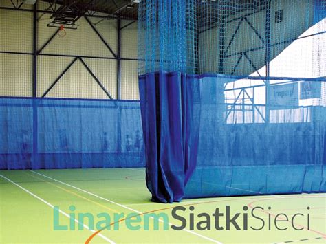 Schemat działania siatki ochronnej pod sufitem hali sportowej