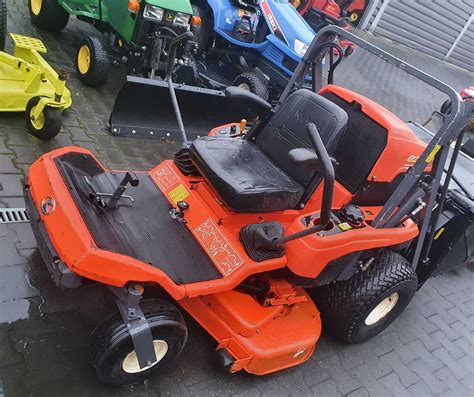 Kosiarka Kubota G26 w pracy