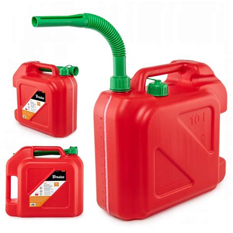 Kanister z paliwem i olej silnikowy