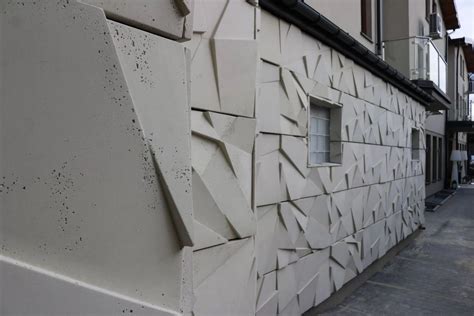 Beton architektoniczny na fasadzie budynku