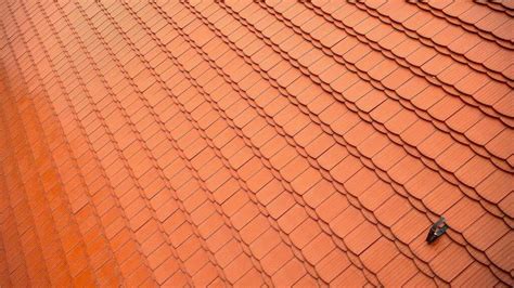 Galeria różnych stylów dachówek ceramicznych: nowoczesna płaska, klasyczna holenderka, tradycyjna karpiówka