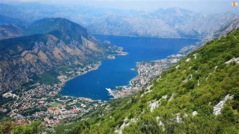 Zatoka Kotorska z widokiem na góry