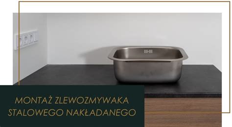 woda płynąca do stalowego zlewu