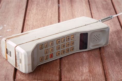 Pierwszy telefon komórkowy