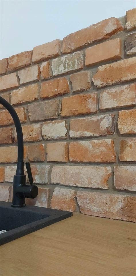 Cięta cegła rozbiórkowa