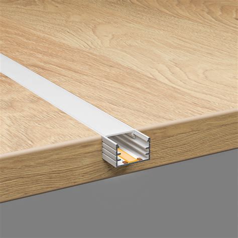 Przykłady profili aluminiowych LED: wpuszczany, natynkowy, zwieszany