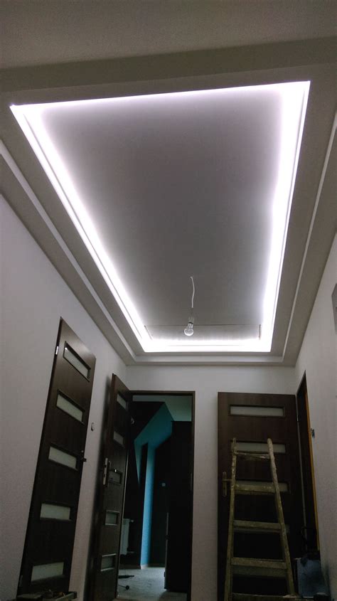 Oczka LED montowane w suficie podwieszanym