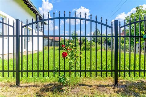 Przykładowa konstrukcja ogrodzenia z profili stalowych