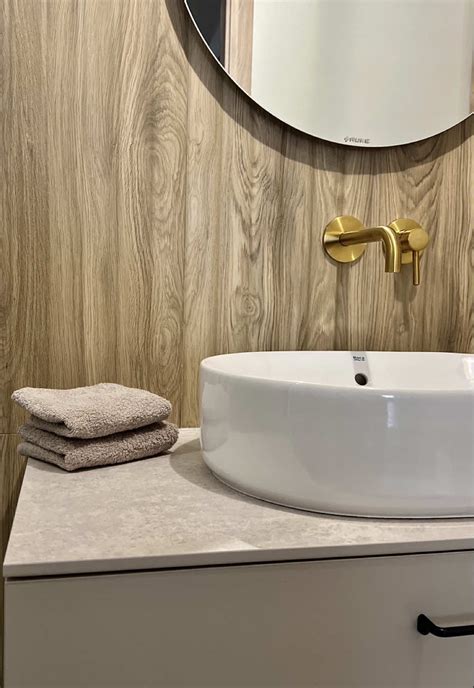 Zbliżenie na powłokę Supraglaze® na ceramice sanitarnej