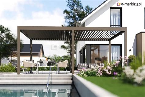 Nowoczesna pergola lamelowa na tarasie
