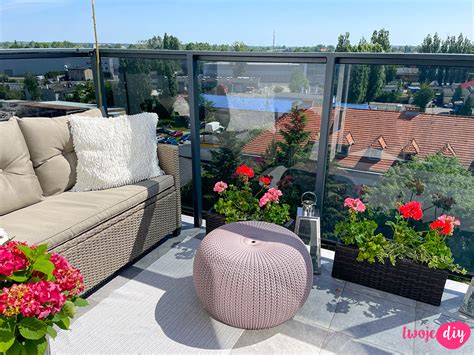 Nowoczesny balkon z zabudową szklaną