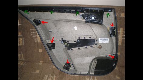 Schemat mocowania tapicerki drzwi Opel Corsa C