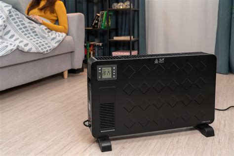 Grzejnik konwektorowy Milla Home MCH501K w czarnym kolorze
