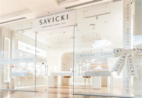 Nowoczesny salon jubilerski SAVICKI z TryOn table