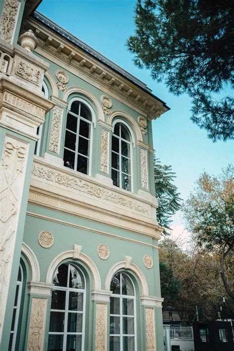 Przykłady różnych rodzajów sztukaterii wewnętrznej i zewnętrznej