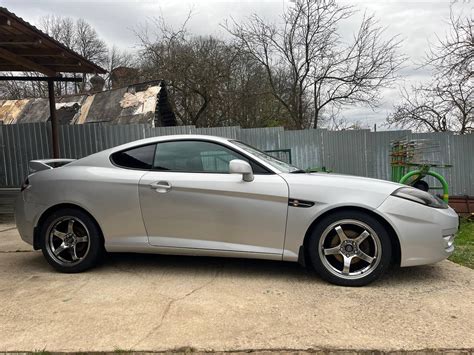 Hyundai Coupe GK z profilu