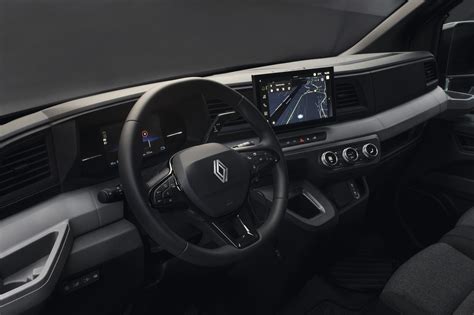 Wnętrze kabiny sypialnej Renault Master z wygodnym materacem i oświetleniem