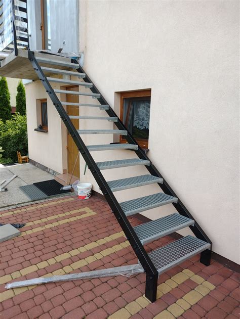 Przykładowa konstrukcja schodów stalowych z wykorzystaniem ceowników