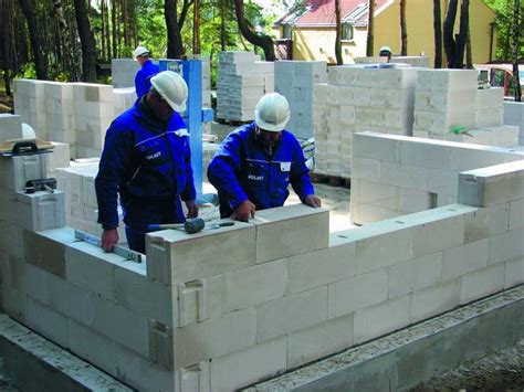 Schemat zastosowania zaprawy do podlewek w fundamencie maszyny