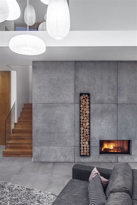 Beton architektoniczny na ścianie w nowoczesnym salonie