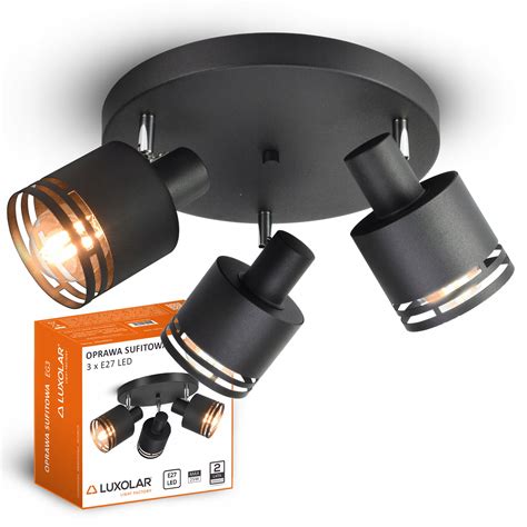Różne rodzaje lamp sufitowych: plafon, żyrandol, reflektor