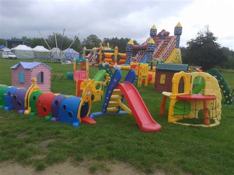 Kolorowy plastikowy plac zabaw dla dzieci