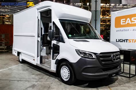 Zabudowa kurierska typu Walk-In Van na bazie Mercedesa Sprintera