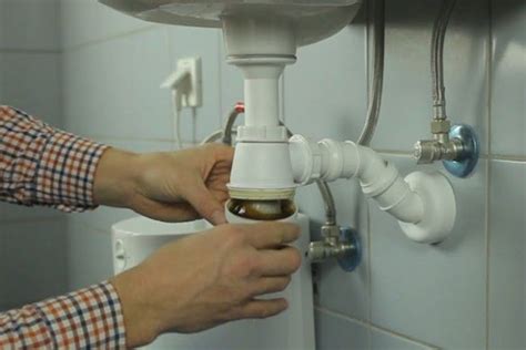 Porównanie syfonu butelkowego i rurowego