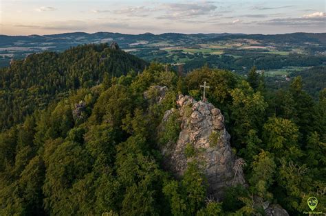 Malowniczy widok na Rudawy Janowickie