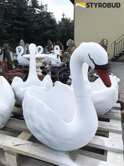 Figurki ogrodowe wykonane z betonu kreatywnego